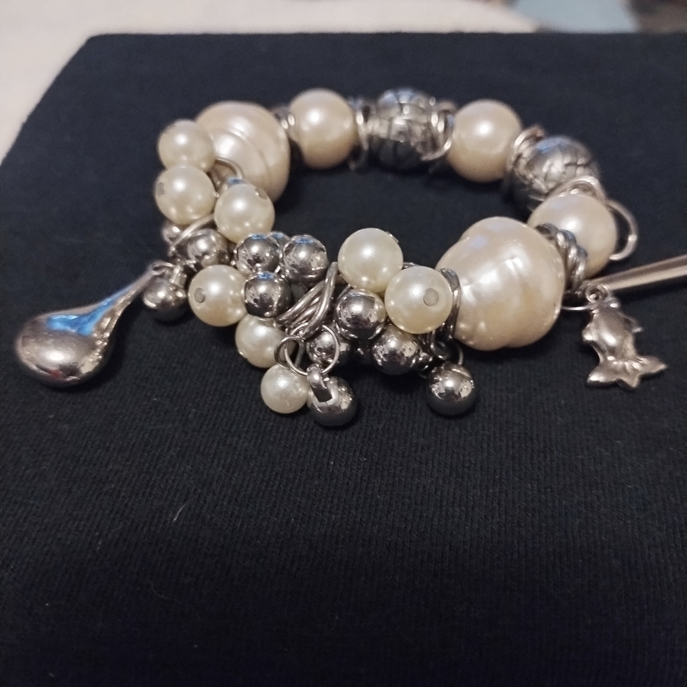 Set of 4 Vintage Chunky Bracelets - Picture 5 of 11